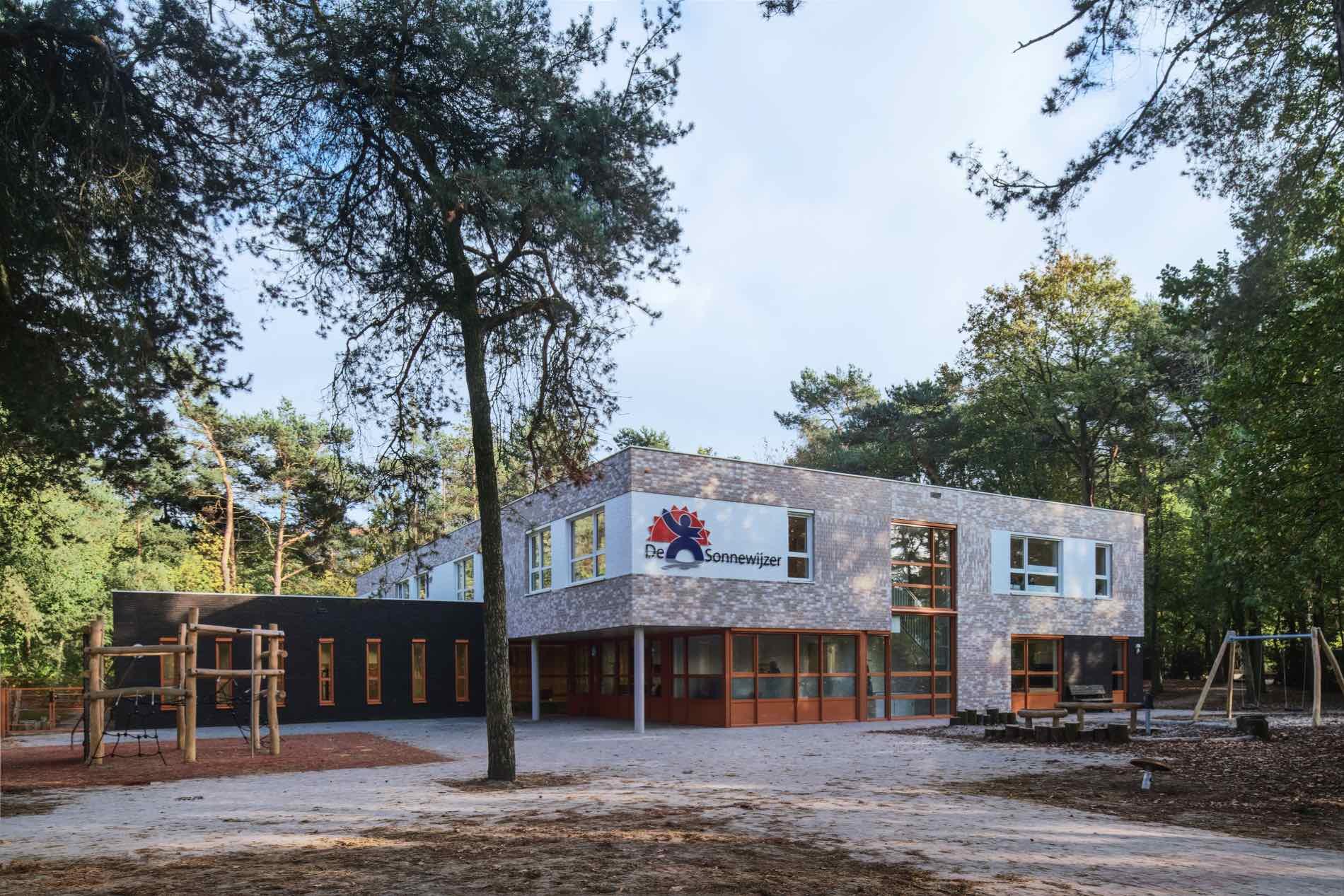 School Villa Sonnewijzer 1, Son - RAFFAAN architecten
